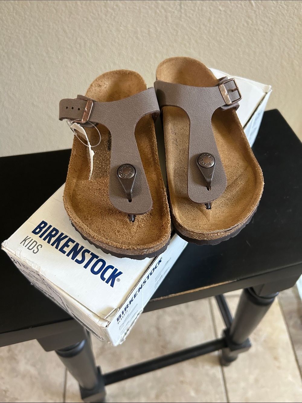 NWT Birkenstock Kids Brown T-Strap Thong Sandals with Buckle 31